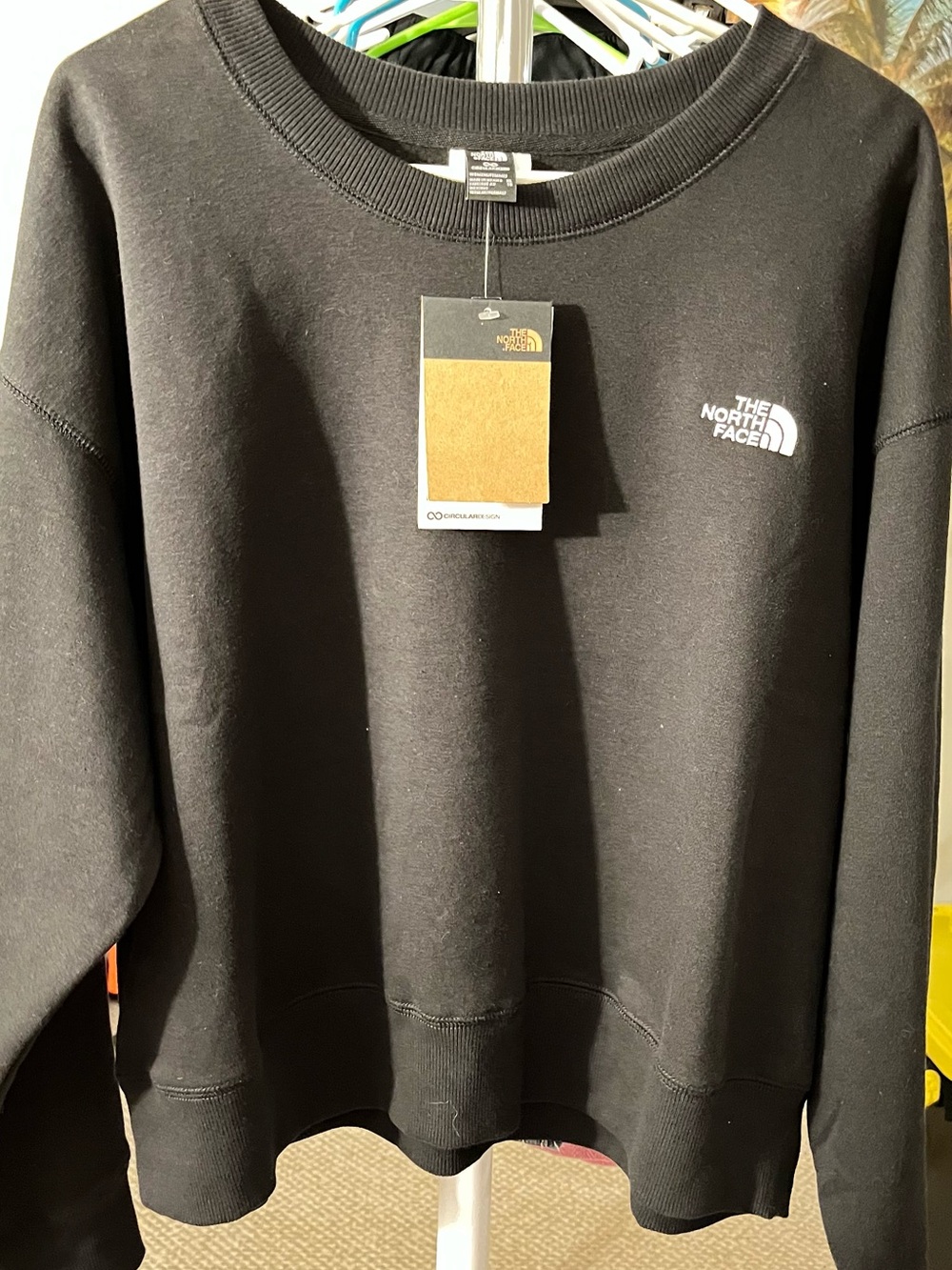 (Brand NEW) 🔥The North Face Black Women's Crewneck Sweatshirt with White Logo